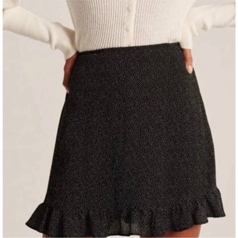 Abercrombie & Fitch Women’s Black & White Polka Dot Mini Skirt Ruffle Hem Sz S - Picture 2 of 10